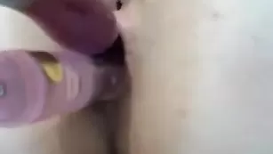 Изысканная курва sexulgunia трахает себя пальчиком