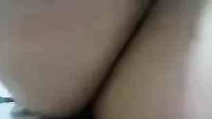 Изысканная курва sexulgunia трахает себя пальчиком