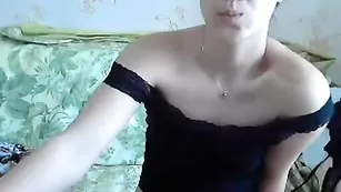 Сексуальная куколка nelly00 крутит классной жопой