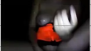 Озорная девочка развлекается с секс игрушкой