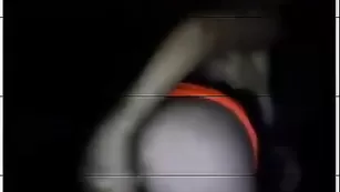 Озорная девочка развлекается с секс игрушкой