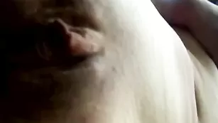 Шальная курва vetta дрочит пизду на улице