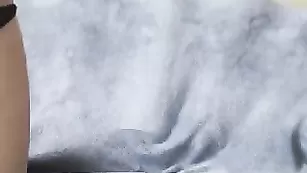 Юная соска дразнит красивыми сиськами