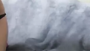 Юная соска дразнит красивыми сиськами