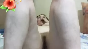 МИЛФ богиня Sexolgunia теребит бритую пизду