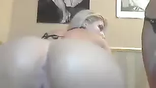 Горячие цыпочки Arisha и Marisha шалят в привате
