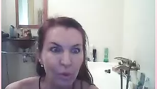 Русская мамаша отшлепала себя по попке