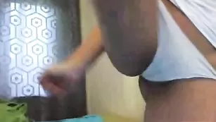 Похотливая соска BadGirlXseX блаженно раздевается