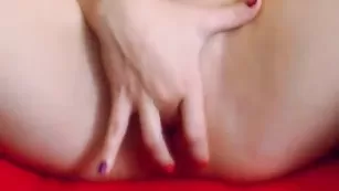 Горячая стерва Karameli4ka теребит писечку