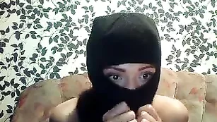 Аппетитная телка оседлала пенис паренька