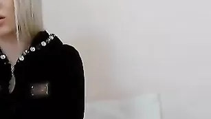 Лесбиянки лижут половые губки Chikabomb