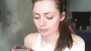 Татуированная красотка wetcat общается в чате