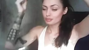 Татуированная красотка wetcat общается в чате