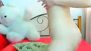 Рыжая с большими сиськами alabeena дрочит пизду