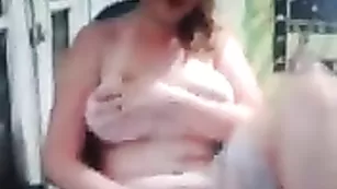 Озорная курва Roza ласкает пышные груди