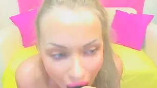 Изысканная сучка escadaxxx облизывает черный елдак