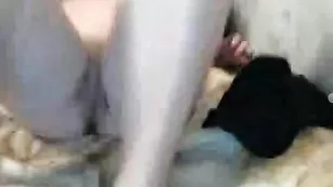 Озорная блонда iolanta7725 теребит письку