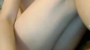 Озорная блонда iolanta7725 теребит письку