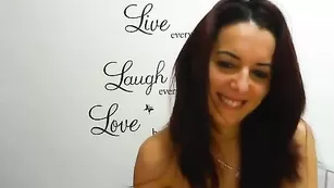 Малышка h3llem с маленькими сиськами