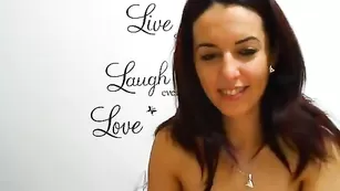 Малышка h3llem с маленькими сиськами