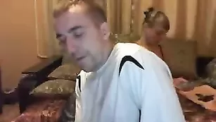 Распутная блондинка трахает очко Zilja