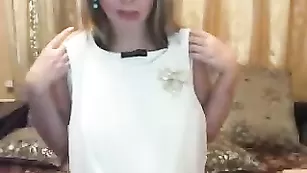 Пылкая дамочка эротично дрючит очко Zilja