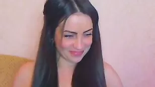 Малышка Tiffanny ласкает большие сиськи