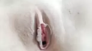 Молодая бестия Senzuala1990 показывает свою дырочку