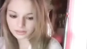 Сисястая красотка мастурбирует бритую пизду