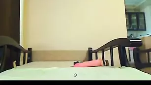 Татуированная amalia69 дразнит огромной попкой