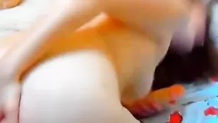 Рыжая HottMellissa трахается секс игрушкой