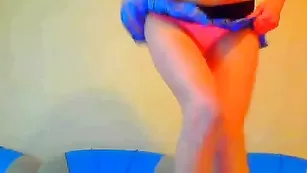 Страстная kristi777 эротично позирует во фри