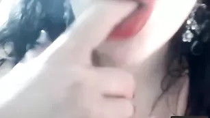 Пышногрудая кокетка дразнит сочной жопой lips