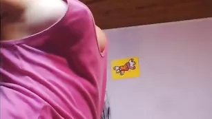 Пышногрудая kitty3 дразнит аппетитной попкой