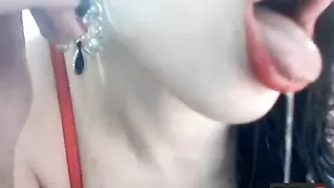 Сисястая бестия облизывает пальчик lipss