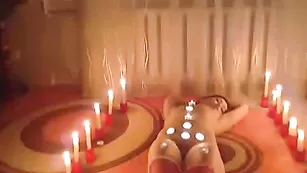 Озабоченная красотка crazytina дрочит письку