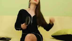 Ненасытная украинка Grafinnya трахает бритые дырочки