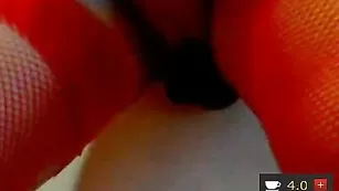 Страстная блондинка BabyLove мастурбирует бритые дырочки