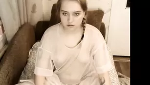 Милая самка stephanie_manson нежно дрочит пизду