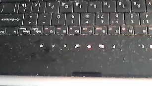 Худая блонда AmazingLily страстно дрочит пизду