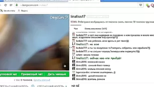 Новенькая шлюшка linaliss17 ласкает бритую пизденочку