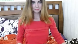 Симпатичная малышка L0rraine теребит пизду