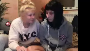 Порочные бляди stellakitty420 занимаются мастурбацией