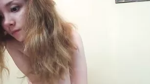 Импозантная пассия Cortney танцует стриптиз