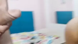 Пикантная шлендра celeste_k трахается в попку