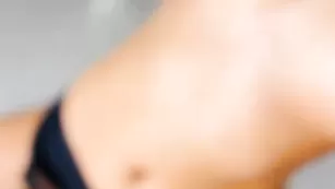 Шикарная детка Andi__ MFC нежно мастурбирует пизду