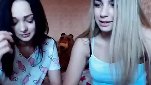 Милые дамочки MilyeDevushk общаются во фри чате