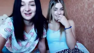 Милые дамочки MilyeDevushk общаются во фри чате