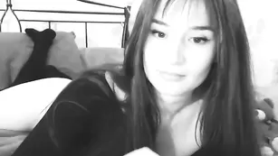 Строптивая путана Wildestrosexx танцует стриптиз