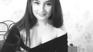 Строптивая путана Wildestrosexx танцует стриптиз
